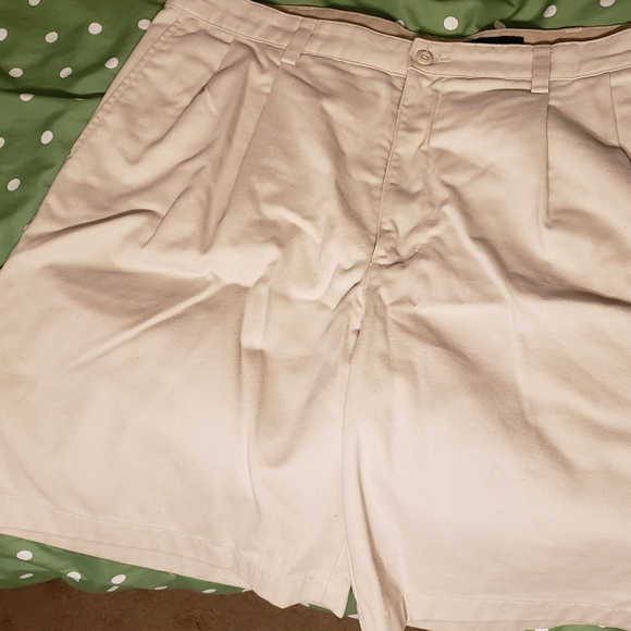 Eddie Bauer khaki shorts. Like new. 38 - Picture 6 of 6